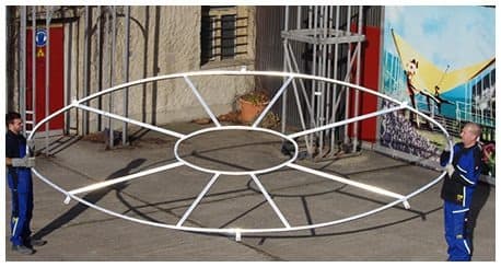 Biegeservice Milde Mitarbeiter mit Großring-Fassadenelement